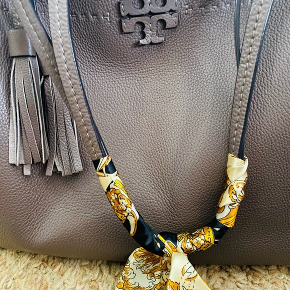 Tory Burch Mcgraw Large Tote In Silver Maple - Picture 15 of 15